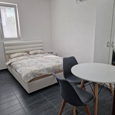 Apartamento Apartman Tolosi 2 Podgorica Exterior foto