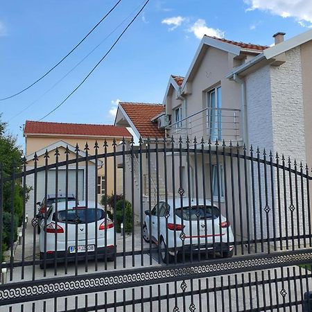 Apartamento Apartman Tolosi 2 Podgorica Exterior foto